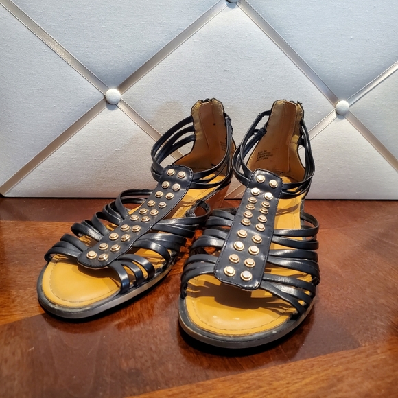 BareTraps Belicia Sandals - Picture 2 of 10